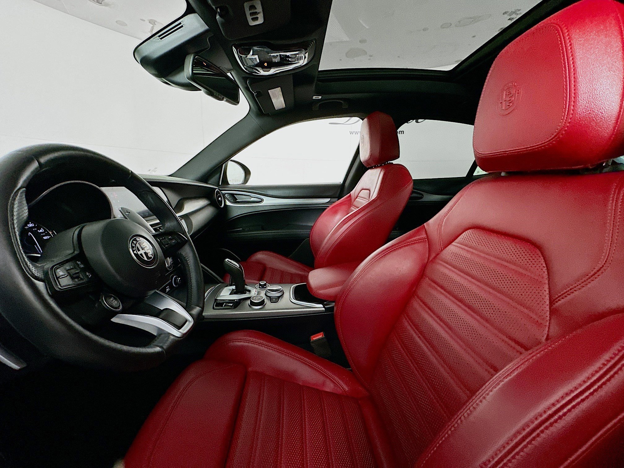 Used 2022 Alfa Romeo Stelvio Veloce image 18