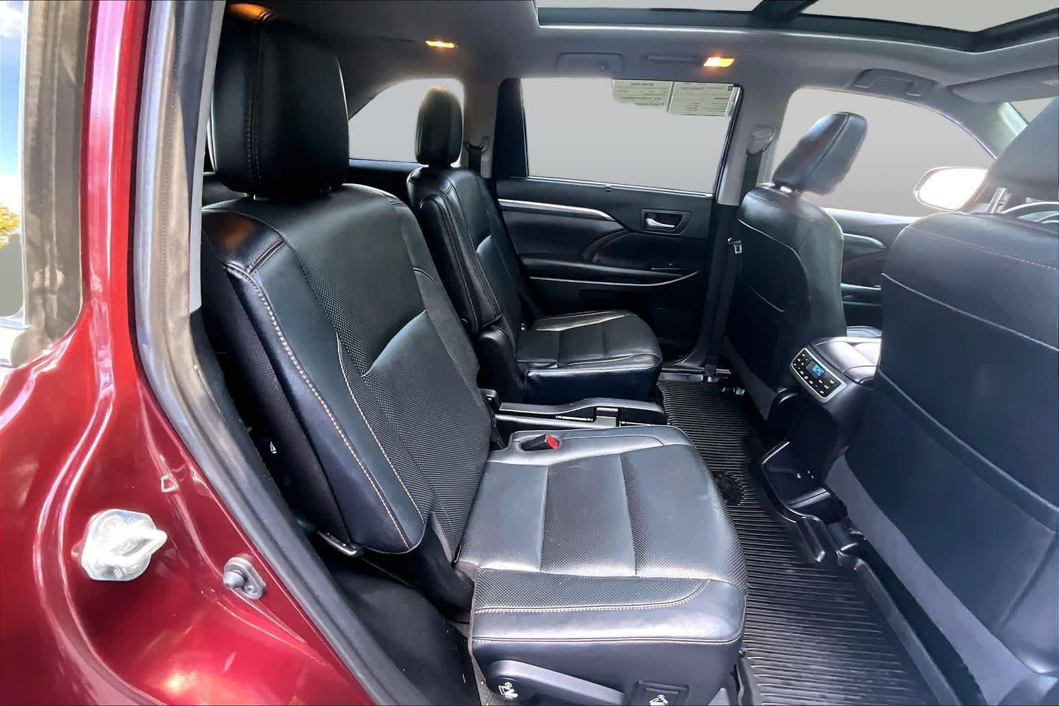 Used 2019 Toyota Highlander Limited Platinum AWD/4WD image 19