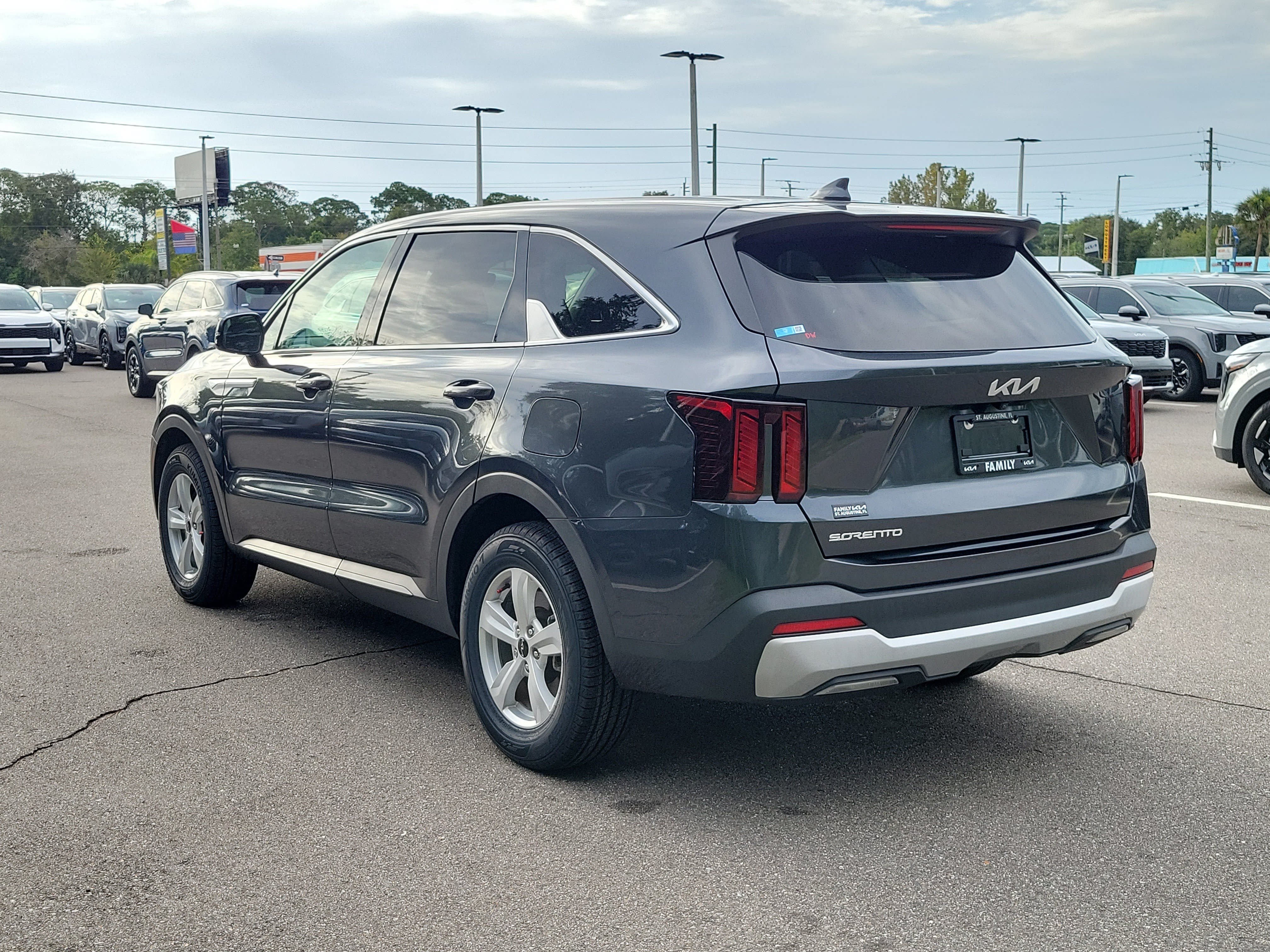 Certified 2024 Kia Sorento LX FWD image 4