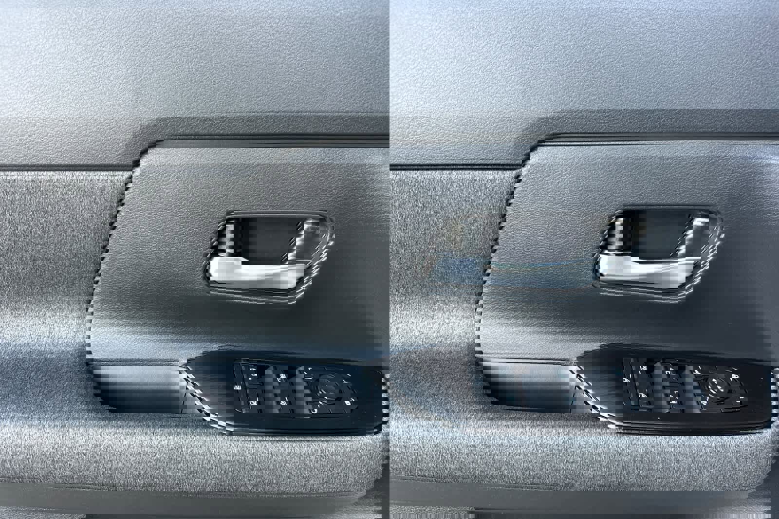 New 2026 Nissan Kicks SV AWD/4WD image 12