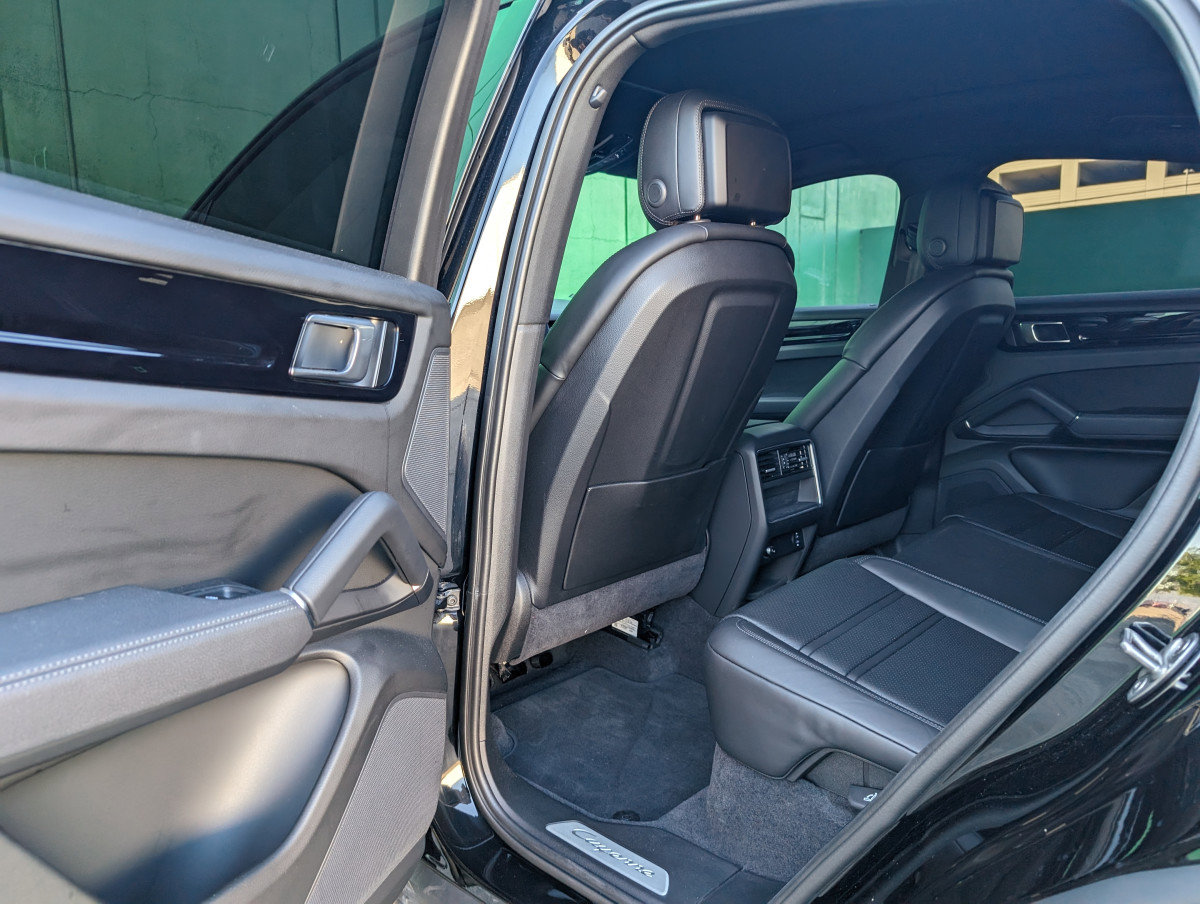 Used 2023 Porsche Cayenne Coupe image 15
