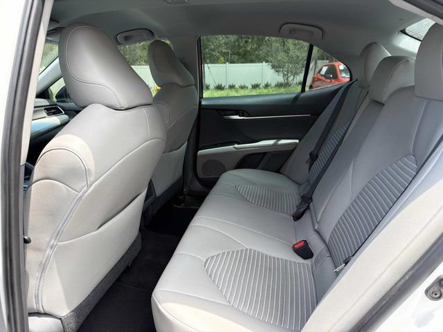 Used 2018 Toyota Camry SE FWD image 14