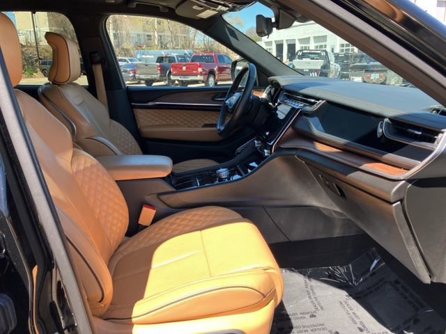 Used 2023 Jeep Grand Cherokee L Summit w/ Advanced Protech Group IV AWD/4WD image 9