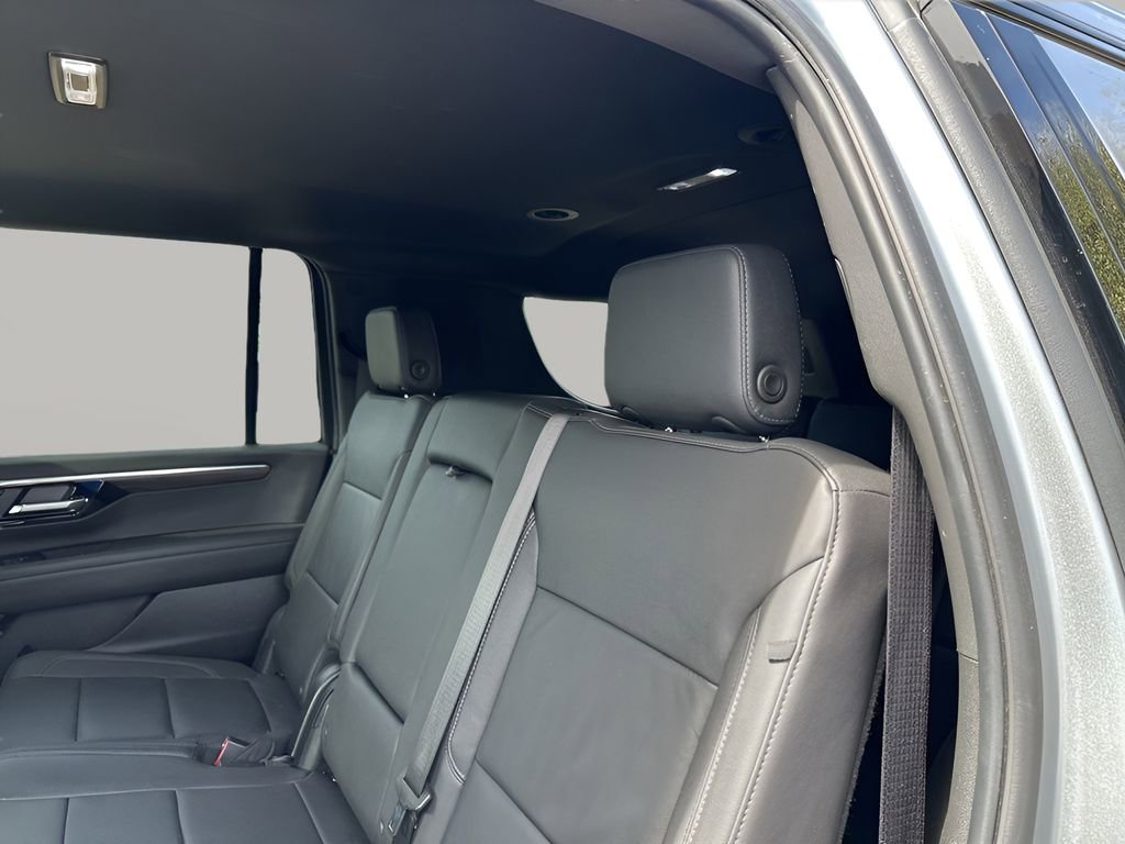 Used 2025 Chevrolet Suburban Z71 image 19