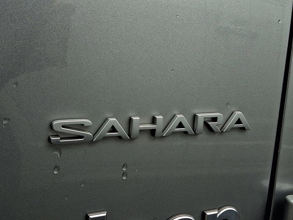 Used 2018 Jeep Wrangler Unlimited Sahara w/ Cold Weather Group image 5