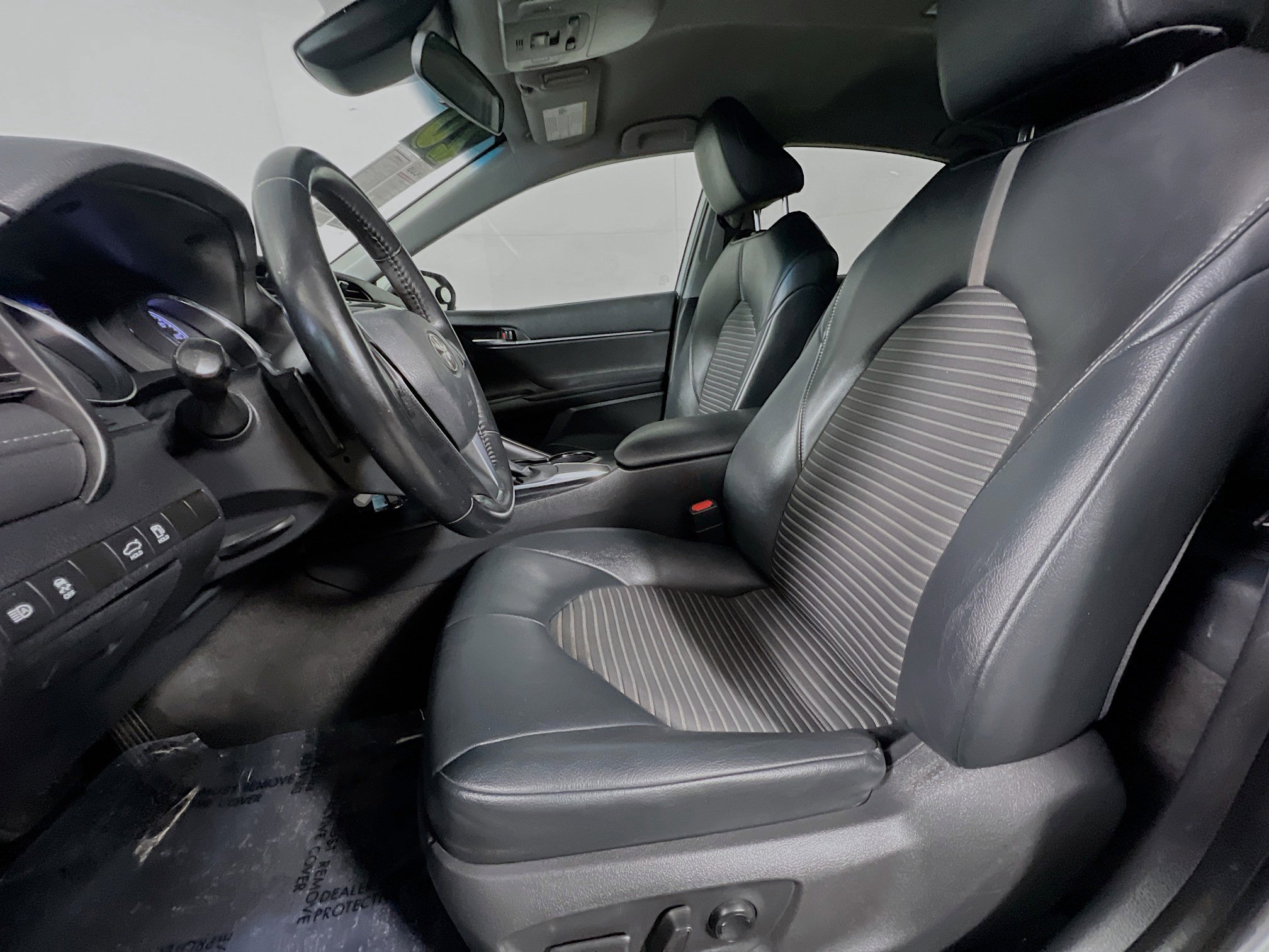 Used 2020 Toyota Camry SE image 15