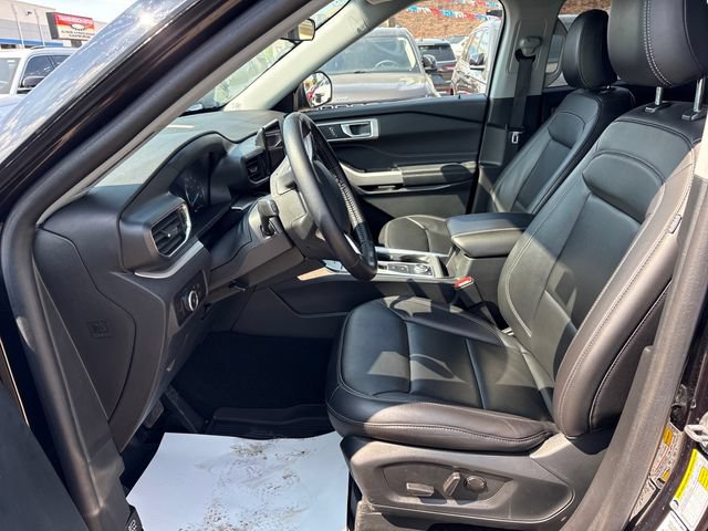 Used 2023 Ford Explorer XLT w/ Equipment Group 202A AWD/4WD image 8