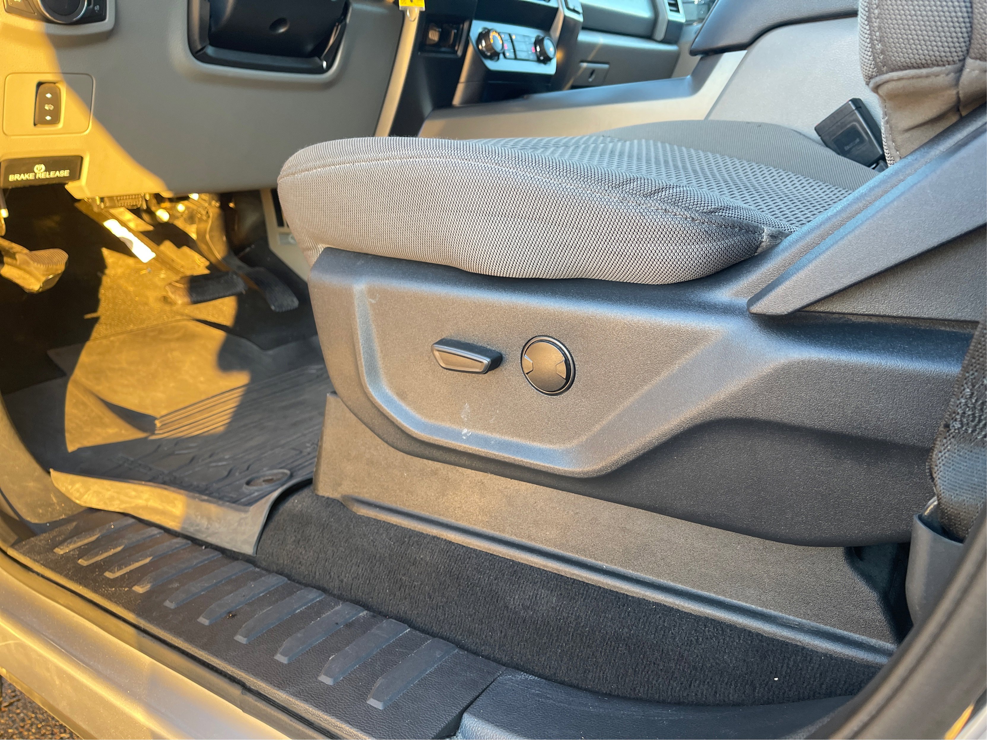 Certified 2022 Ford F350 XLT w/ XLT Premium Package image 14