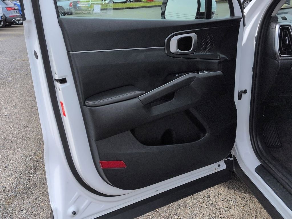 Used 2025 Kia Sorento S w/ Panoramic Sunroof Package image 9
