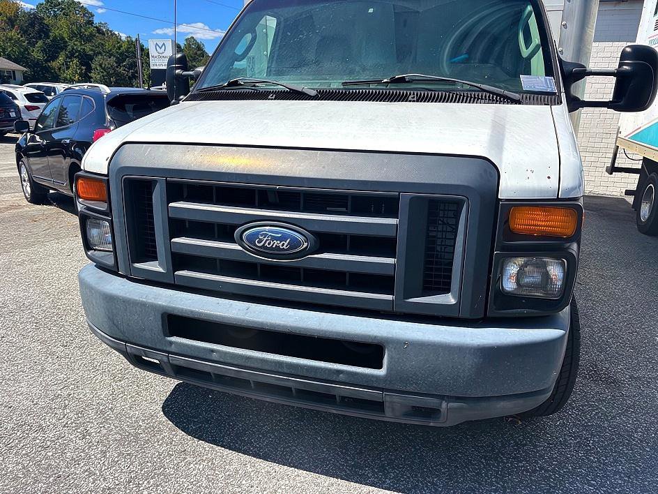 Used 2014 Ford E-350 and Econoline 350 Super Duty Wagon image 11