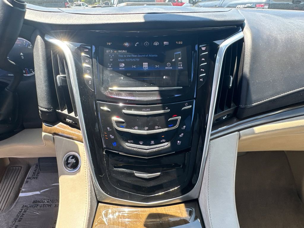 Used 2020 Cadillac Escalade Luxury RWD image 29