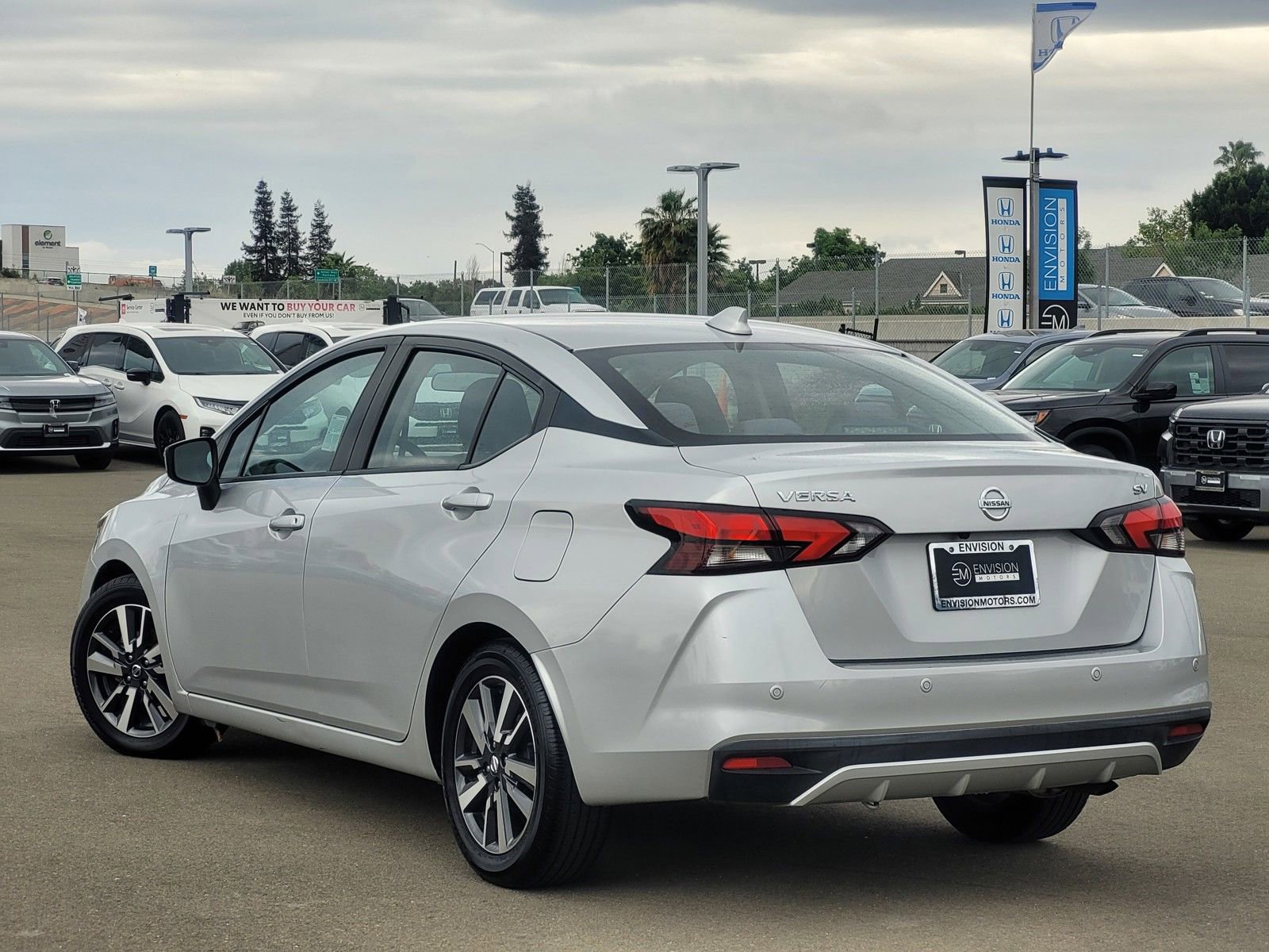 Used 2021 Nissan Versa SV image 6