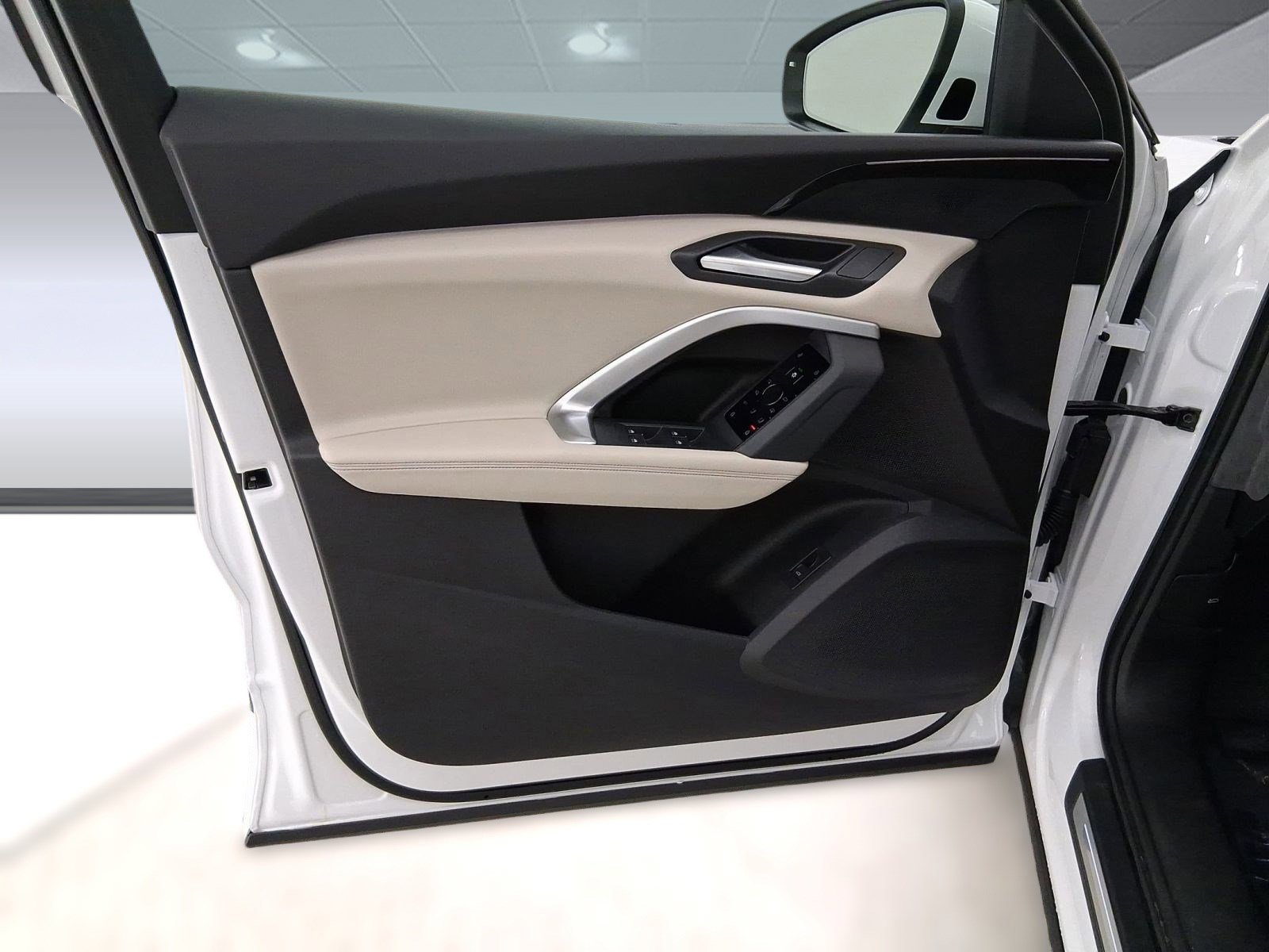 Certified 2025 Audi Q5 Premium w/ Convenience Package image 19