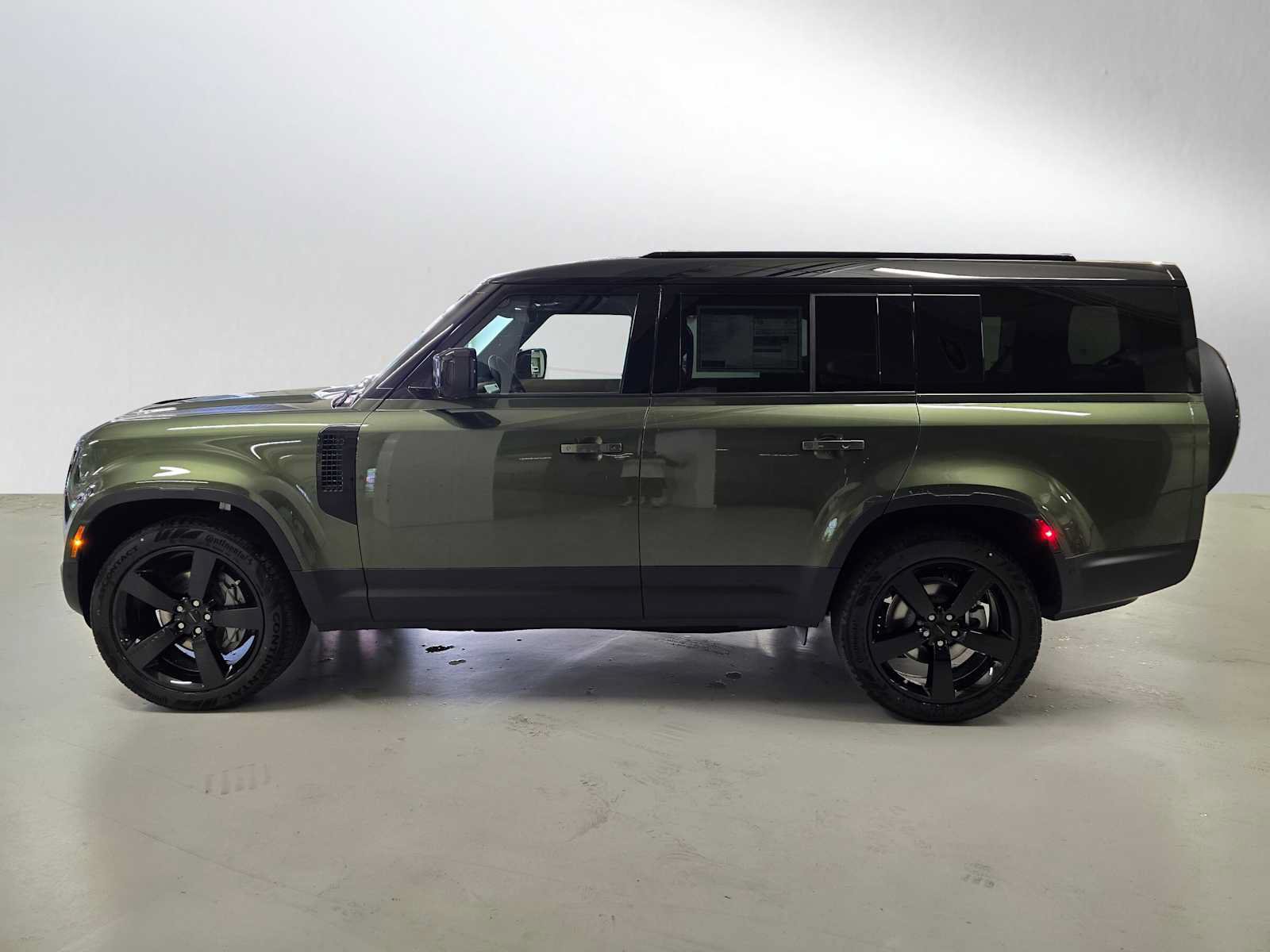 New 2026 Land Rover Defender 130 S AWD/4WD image 2