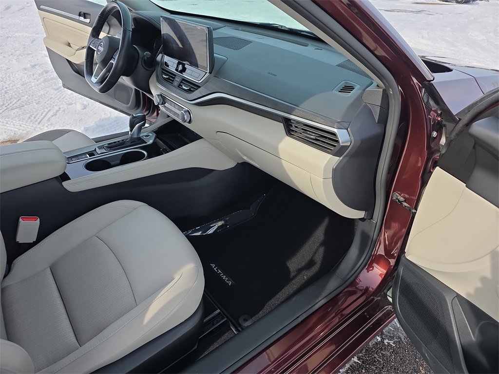 Used 2023 Nissan Altima 2.5 SV w/ SV Premium Package image 10