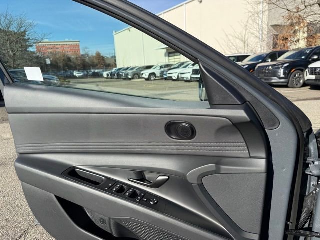 Certified 2025 Hyundai Elantra Sport image 39