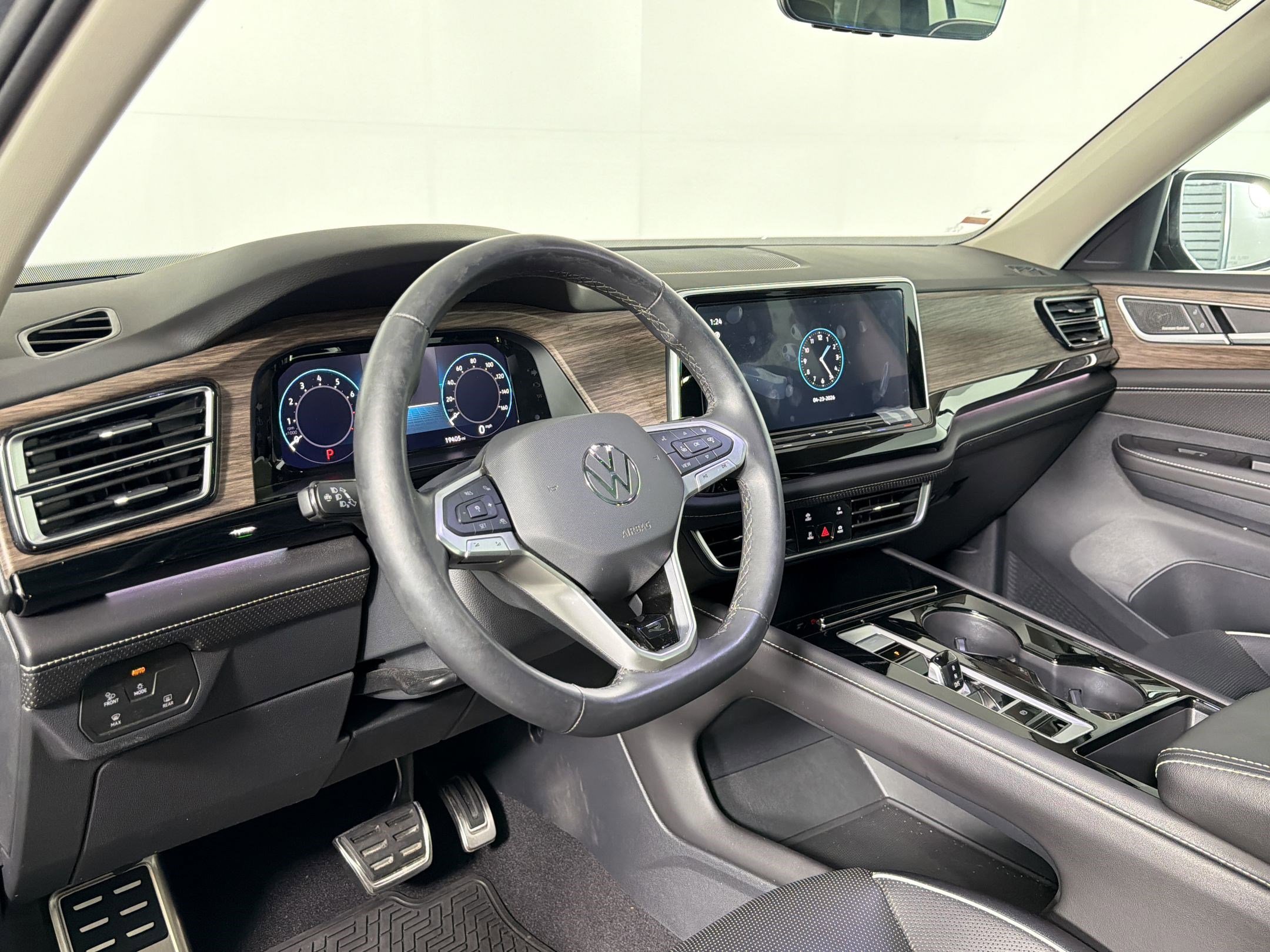 Used 2024 Volkswagen Atlas SEL Premium R-Line AWD/4WD image 3