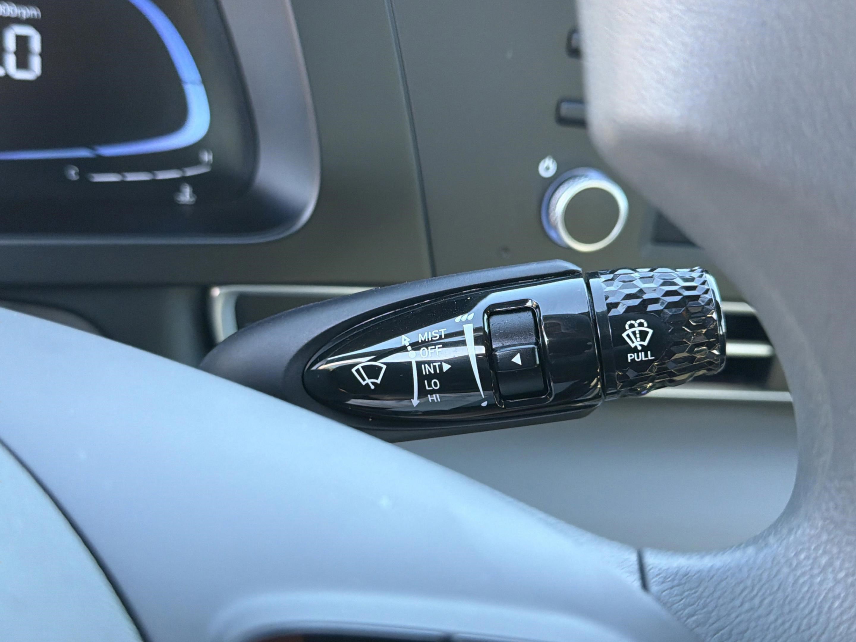 Used 2025 Hyundai Elantra SE image 20