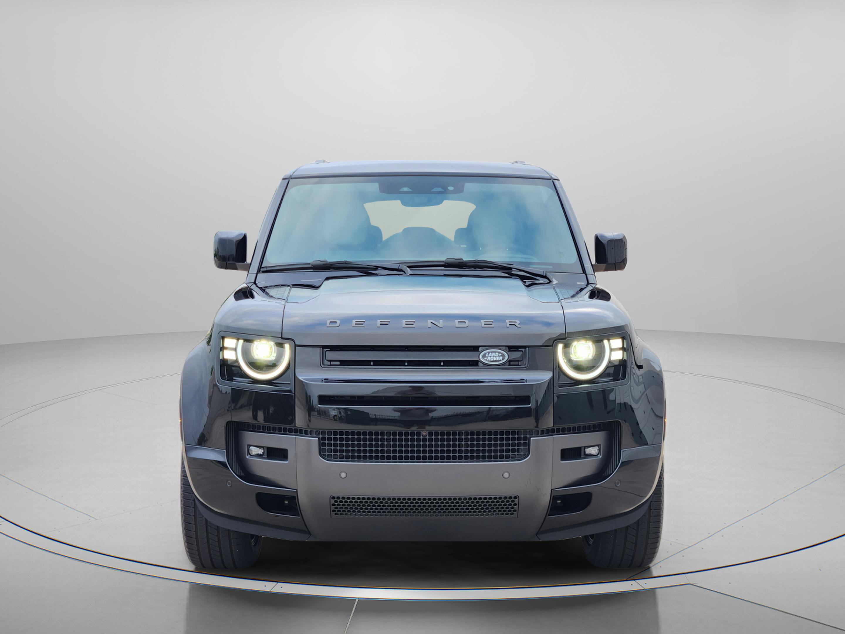New 2026 Land Rover Defender 130 X-Dynamic SE AWD/4WD image 6
