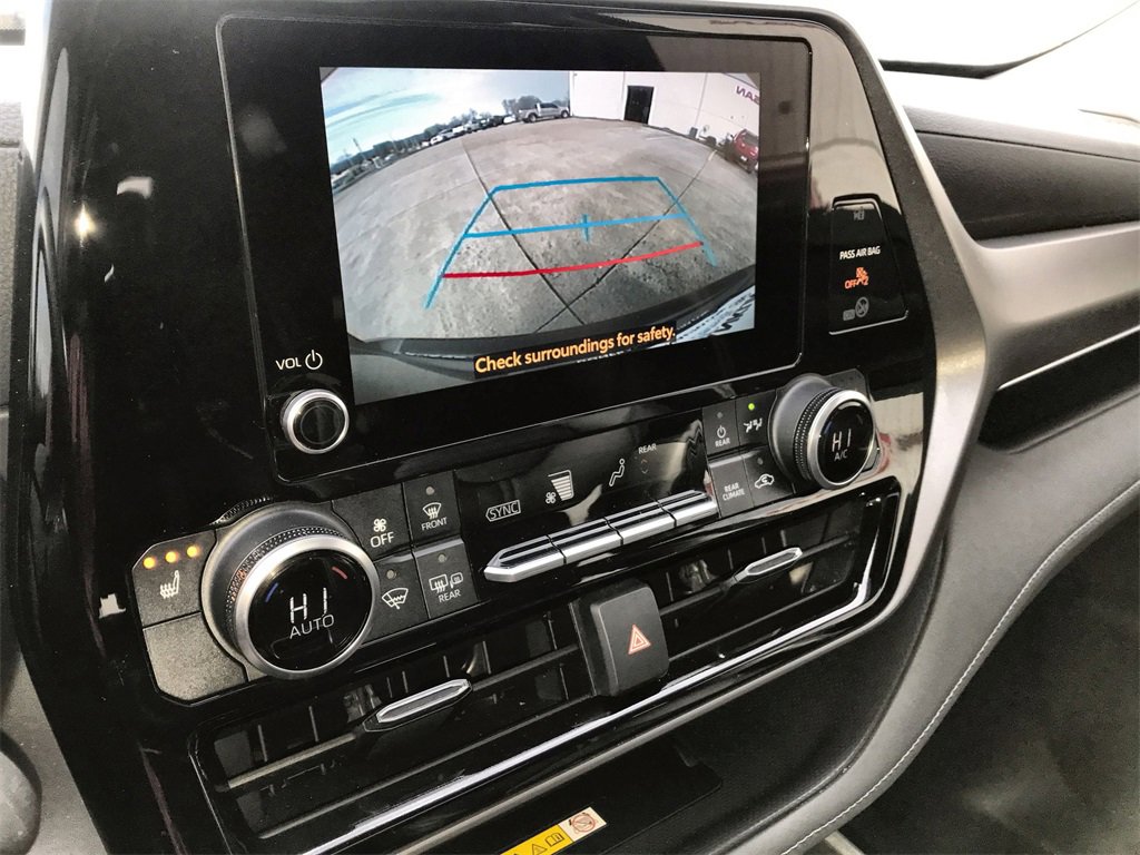 Used 2024 Toyota Highlander XLE image 17