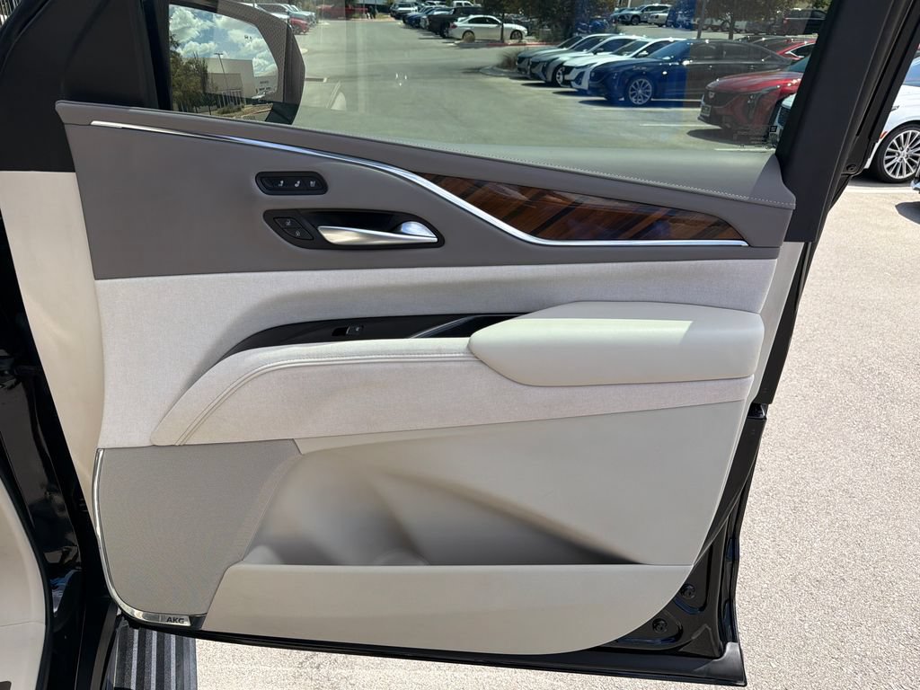 Used 2024 Cadillac Escalade Sport Platinum w/ LPO, Floor Liner Package AWD/4WD image 41