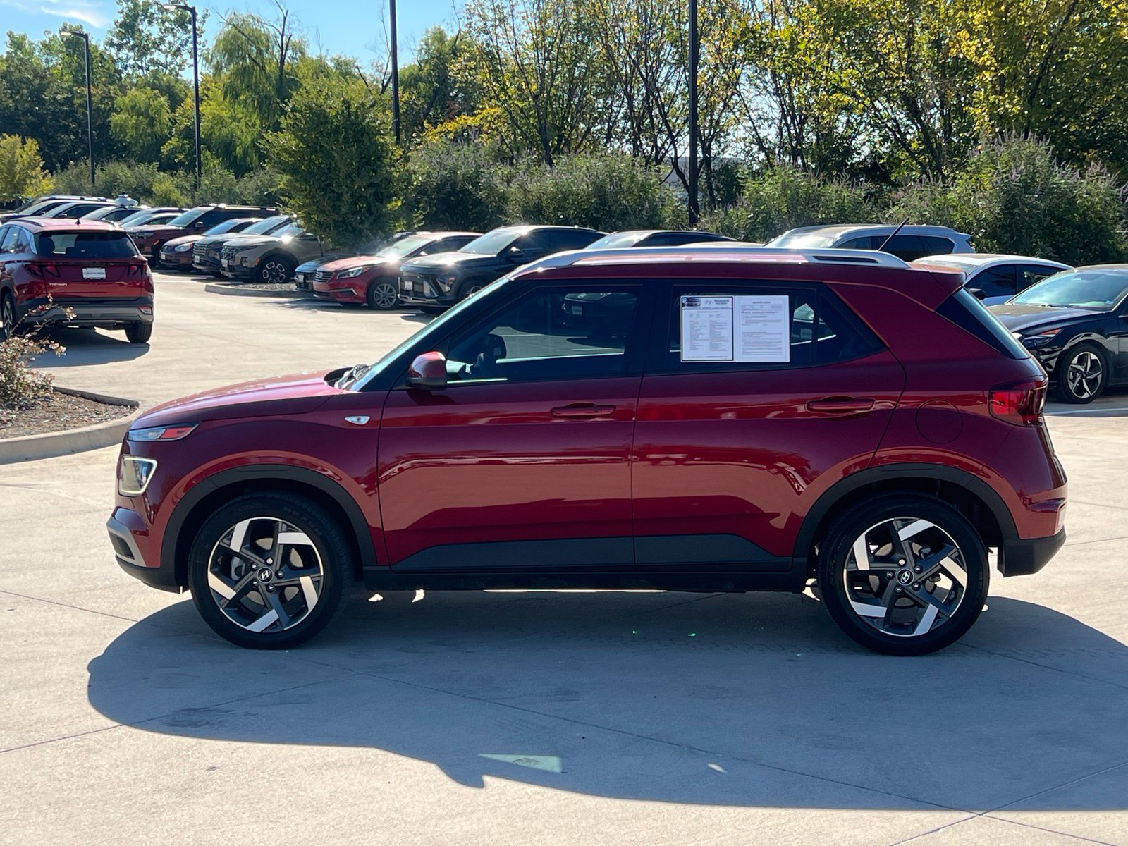 Used 2024 Hyundai Venue Limited FWD image 6