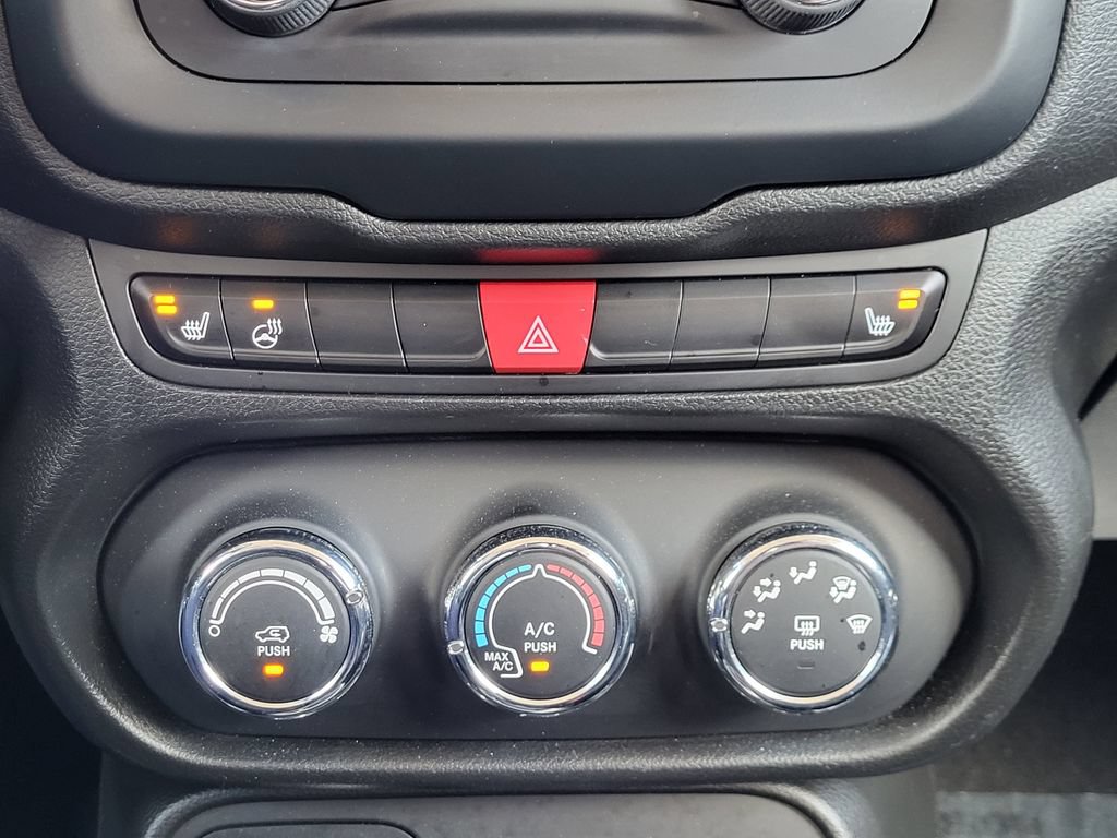 Used 2017 Jeep Renegade Latitude w/ Cold Weather Group AWD/4WD image 10