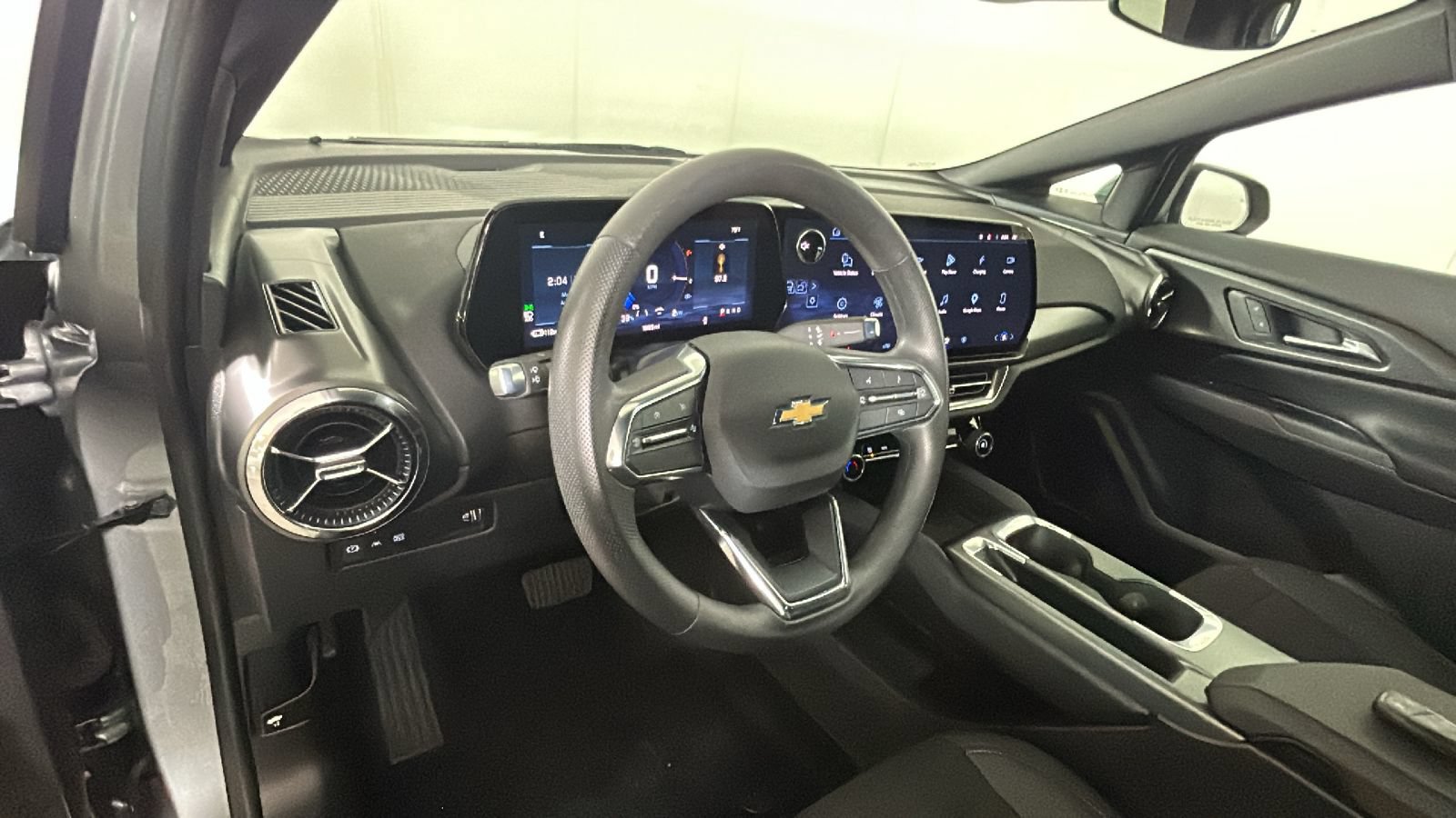 Used 2026 Chevrolet Equinox EV LT FWD image 16