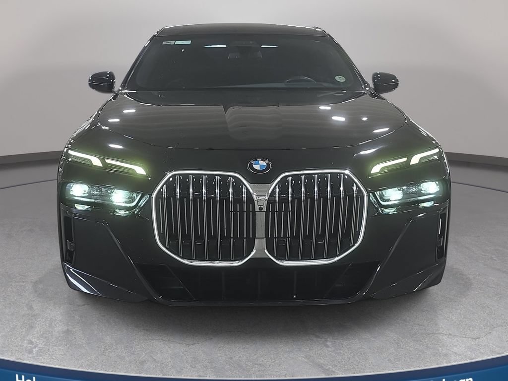 Certified 2023 BMW 760i xDrive AWD/4WD image 2