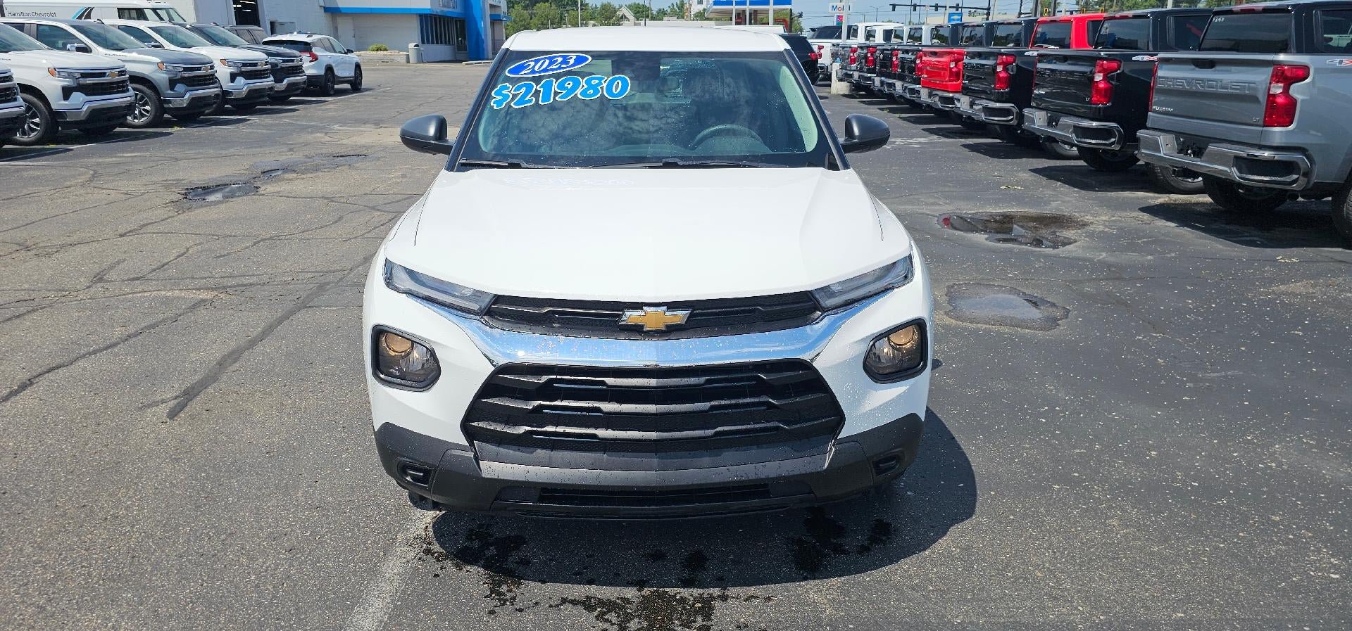 Used 2023 Chevrolet TrailBlazer LS FWD image 2