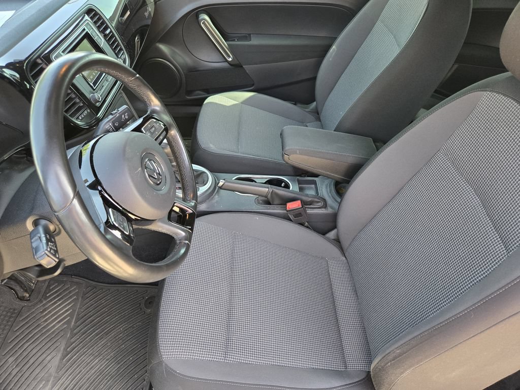 Used 2018 Volkswagen Beetle 2.0T Coast FWD image 18
