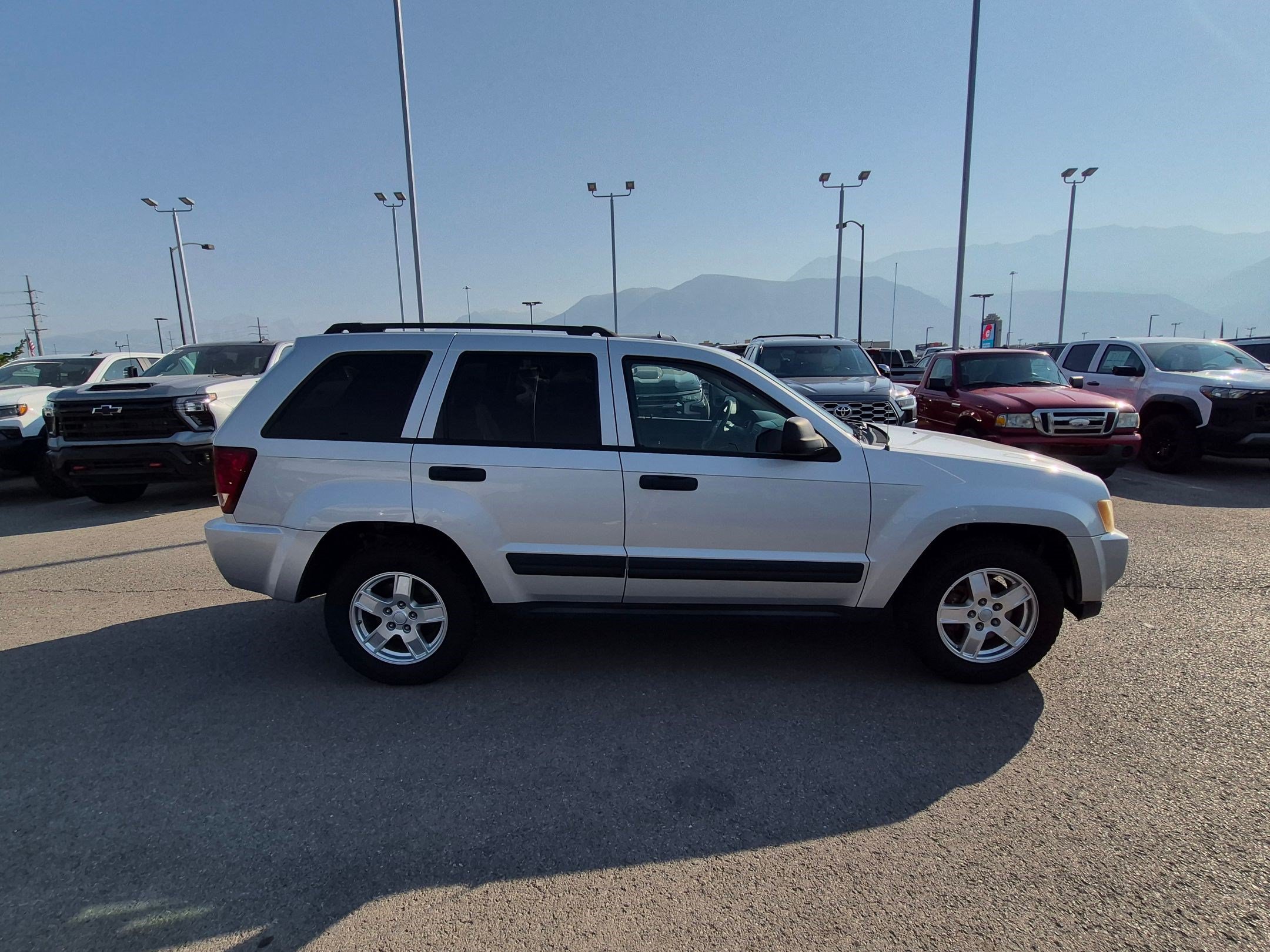 Used 2006 Jeep Grand Cherokee Laredo AWD/4WD image 2