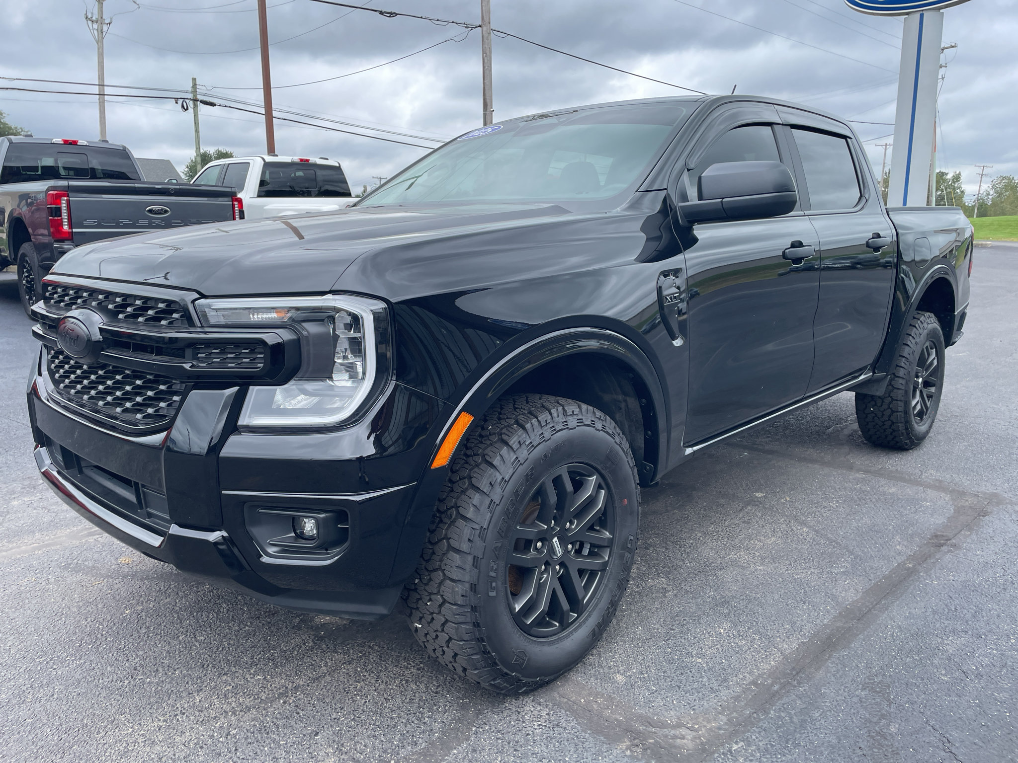 Used 2025 Ford Ranger XLT w/ Chrome Accent Package AWD/4WD image 4