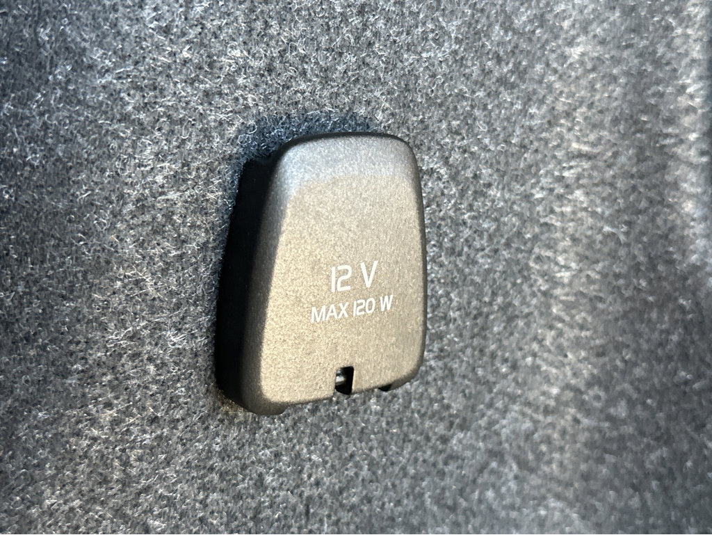 Used 2023 Volvo XC40 Recharge Plus image 36