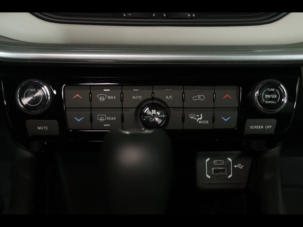 New 2026 Jeep Compass Limited image 18