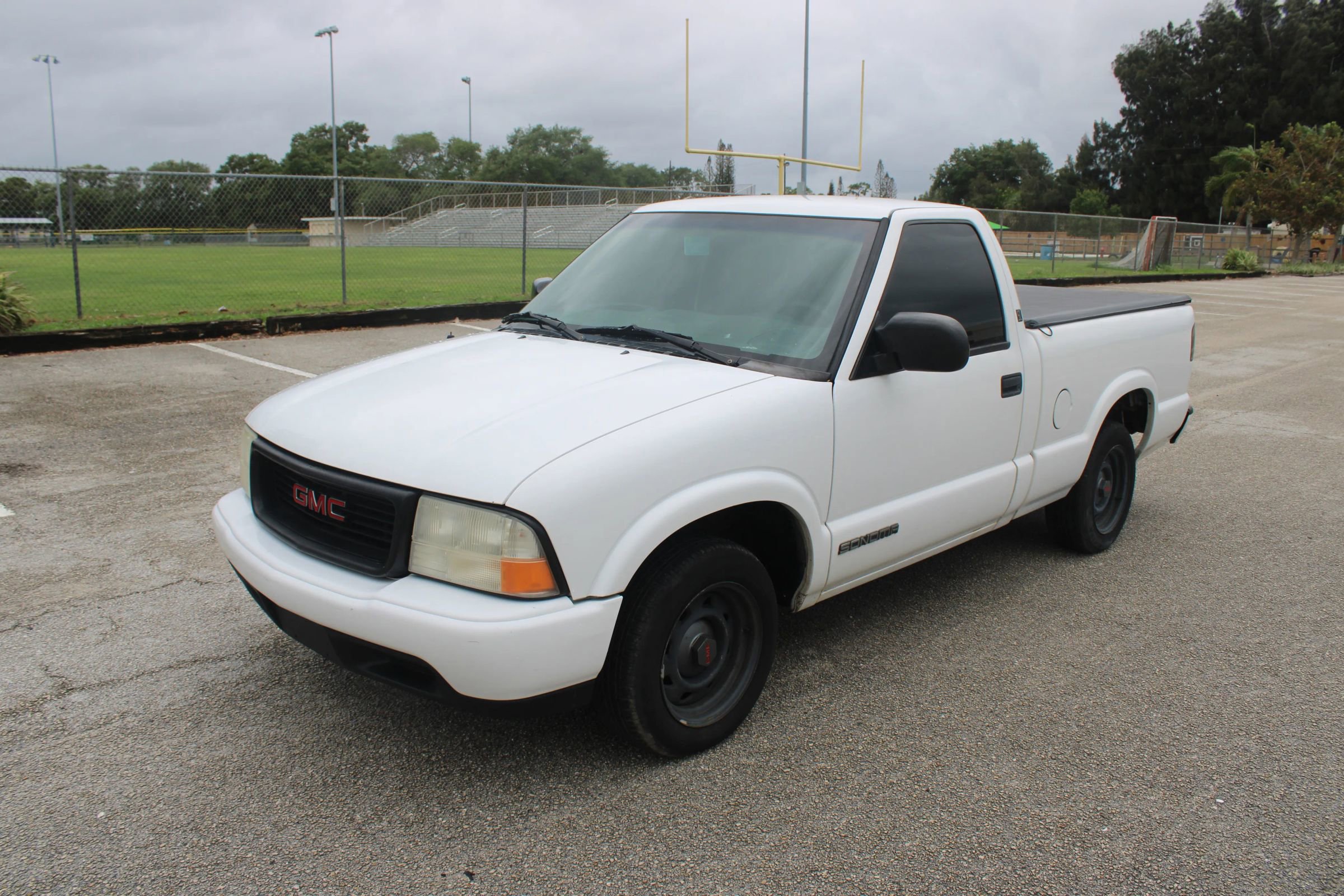 Used 1999 GMC Sonoma SL RWD image 4