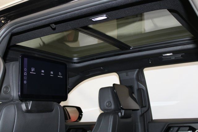 Used 2025 GMC Yukon Denali w/ Advanced Technology Package image 11