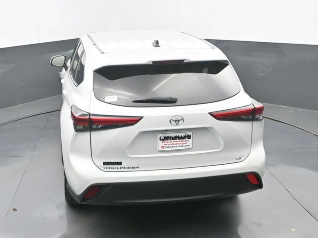 Used 2023 Toyota Highlander LE image 32