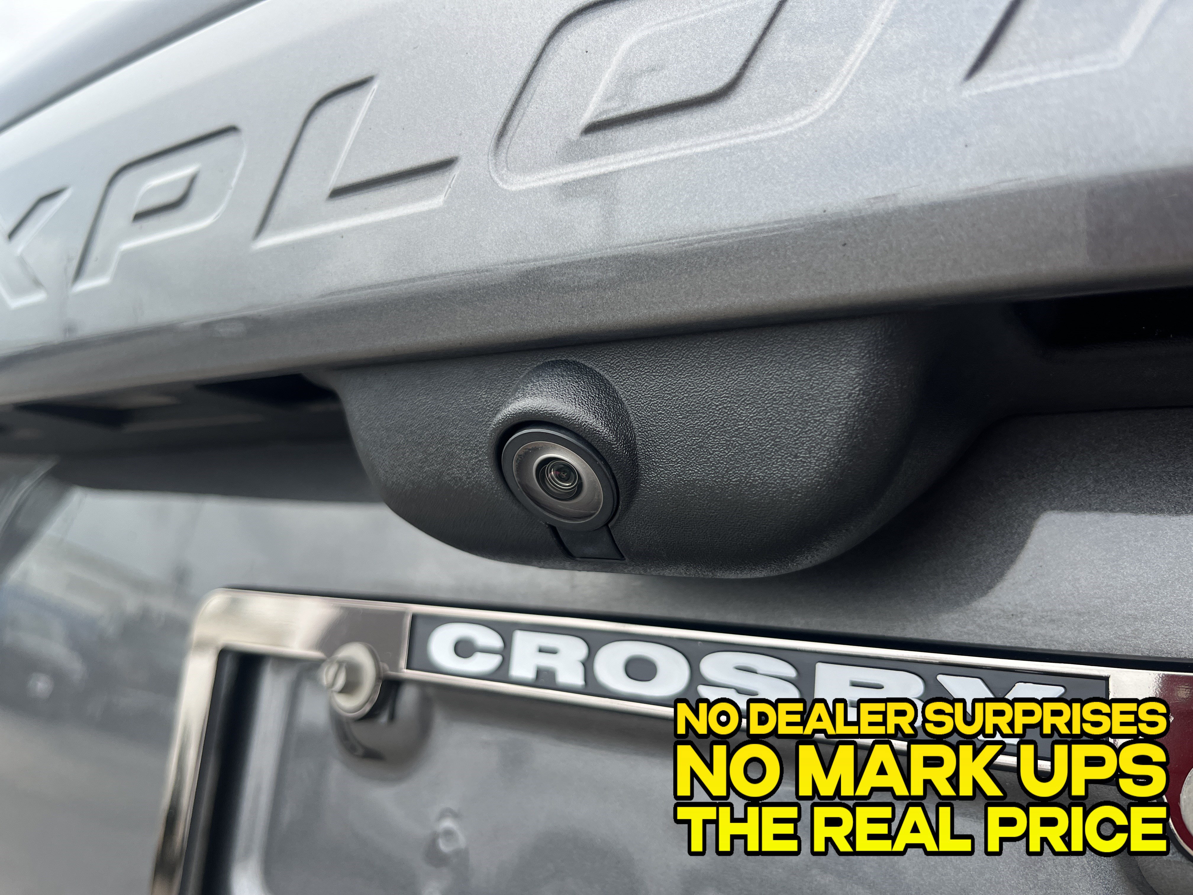 Used 2023 Ford Explorer XLT w/ Equipment Group 202A RWD image 4