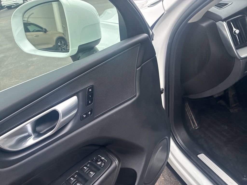 Used 2023 Volvo XC60 B5 Core w/ Climate Package image 9
