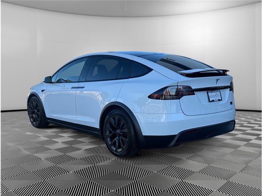 Used 2022 Tesla Model X Plaid image 3