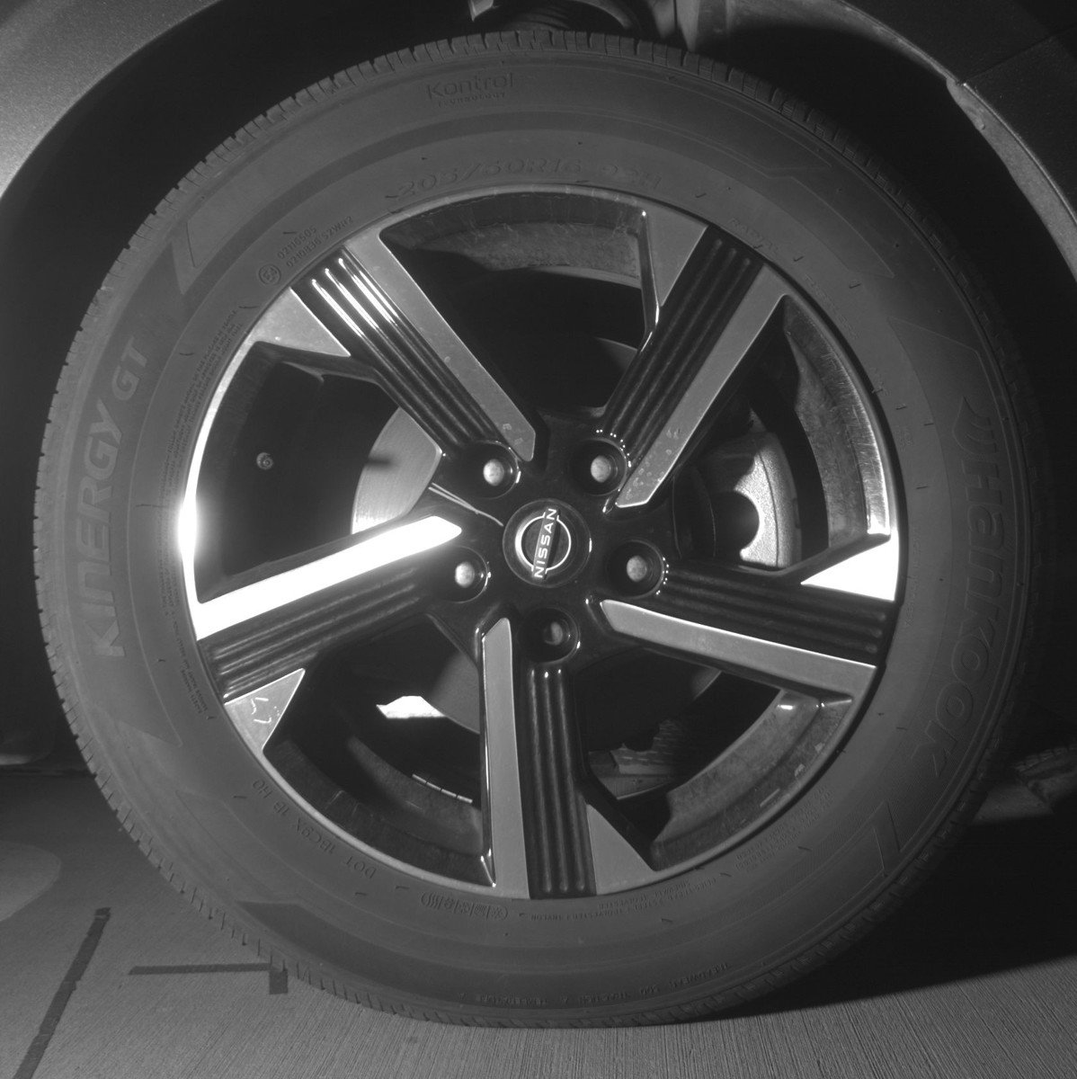 Used 2025 Nissan Sentra SV FWD image 13