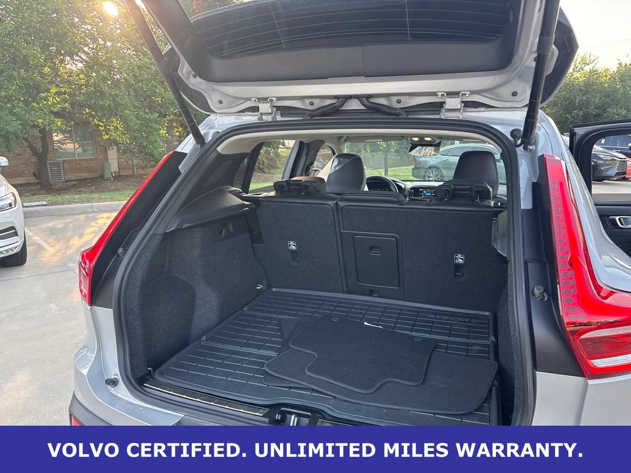Certified 2024 Volvo XC40 B5 Plus w/ Protection Package Premier AWD/4WD image 10