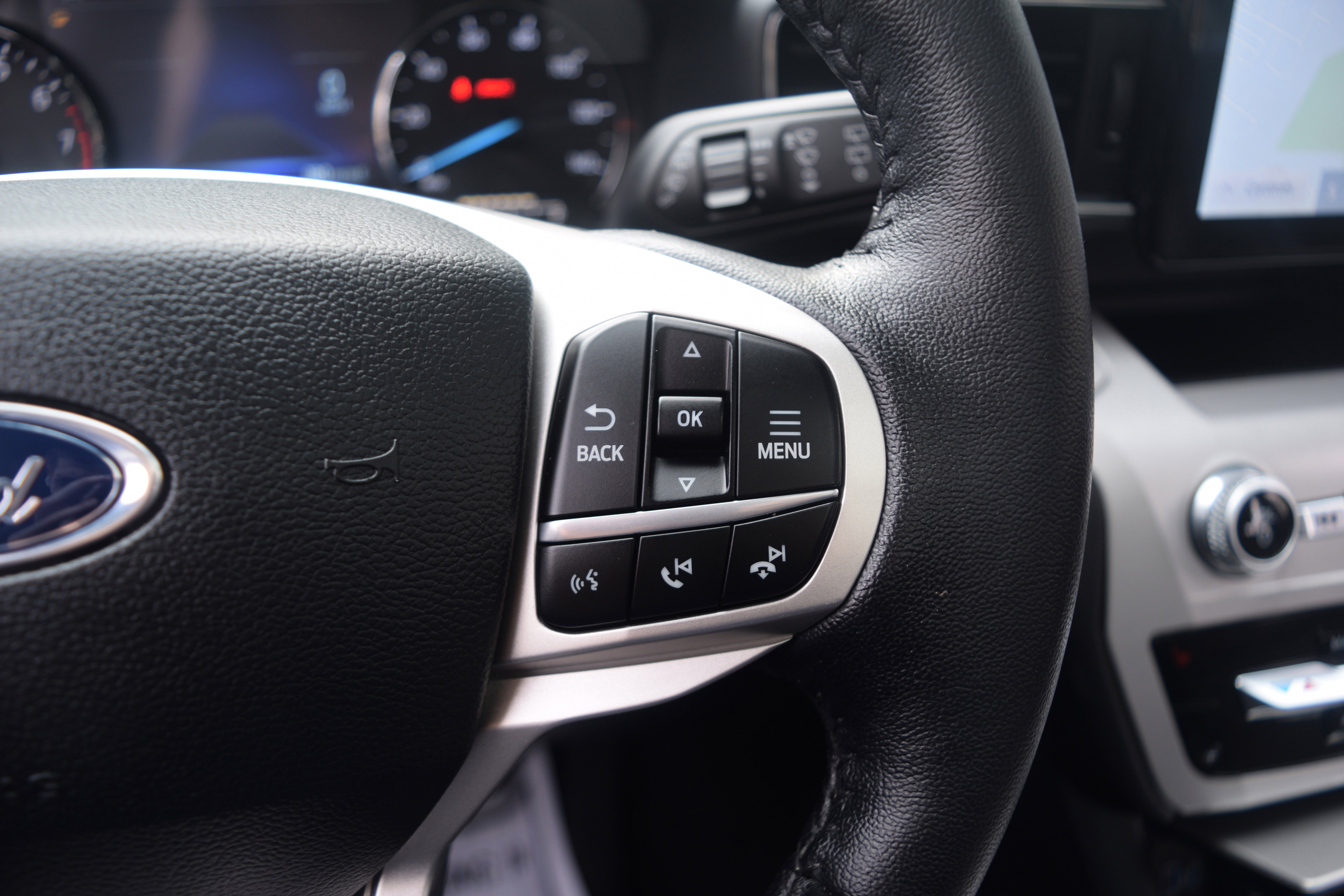 Used 2023 Ford Explorer XLT w/ Equipment Group 202A image 5