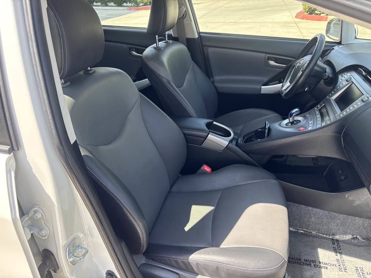 Used 2012 Toyota Prius Four w/ Deluxe Solar Roof Pkg FWD image 16