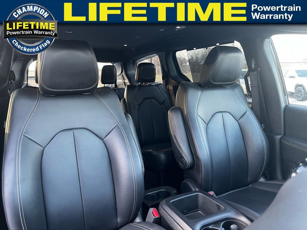 Used 2025 Chrysler Pacifica Select image 41