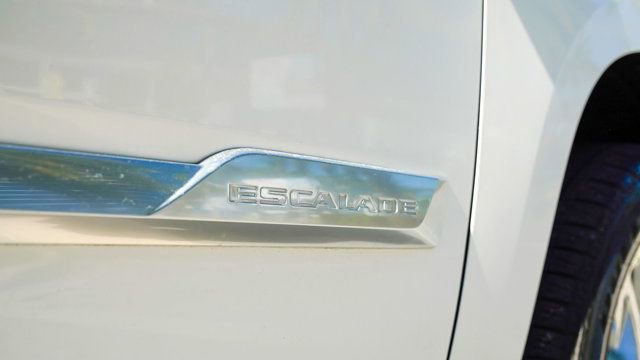 Used 2019 Cadillac Escalade ESV Premium Luxury image 36