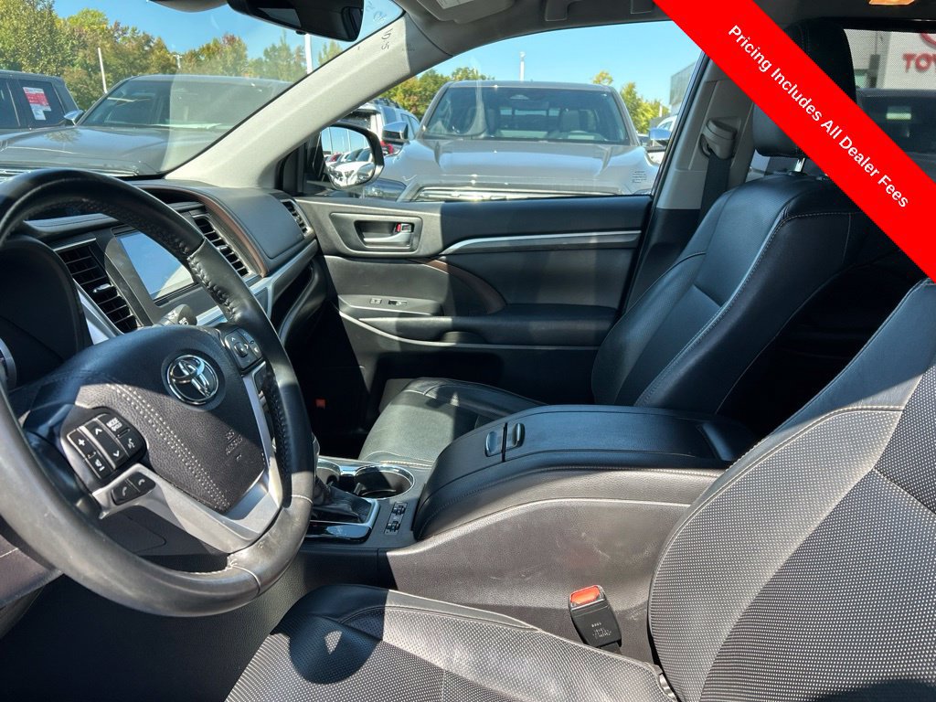 Used 2019 Toyota Highlander Limited FWD image 2