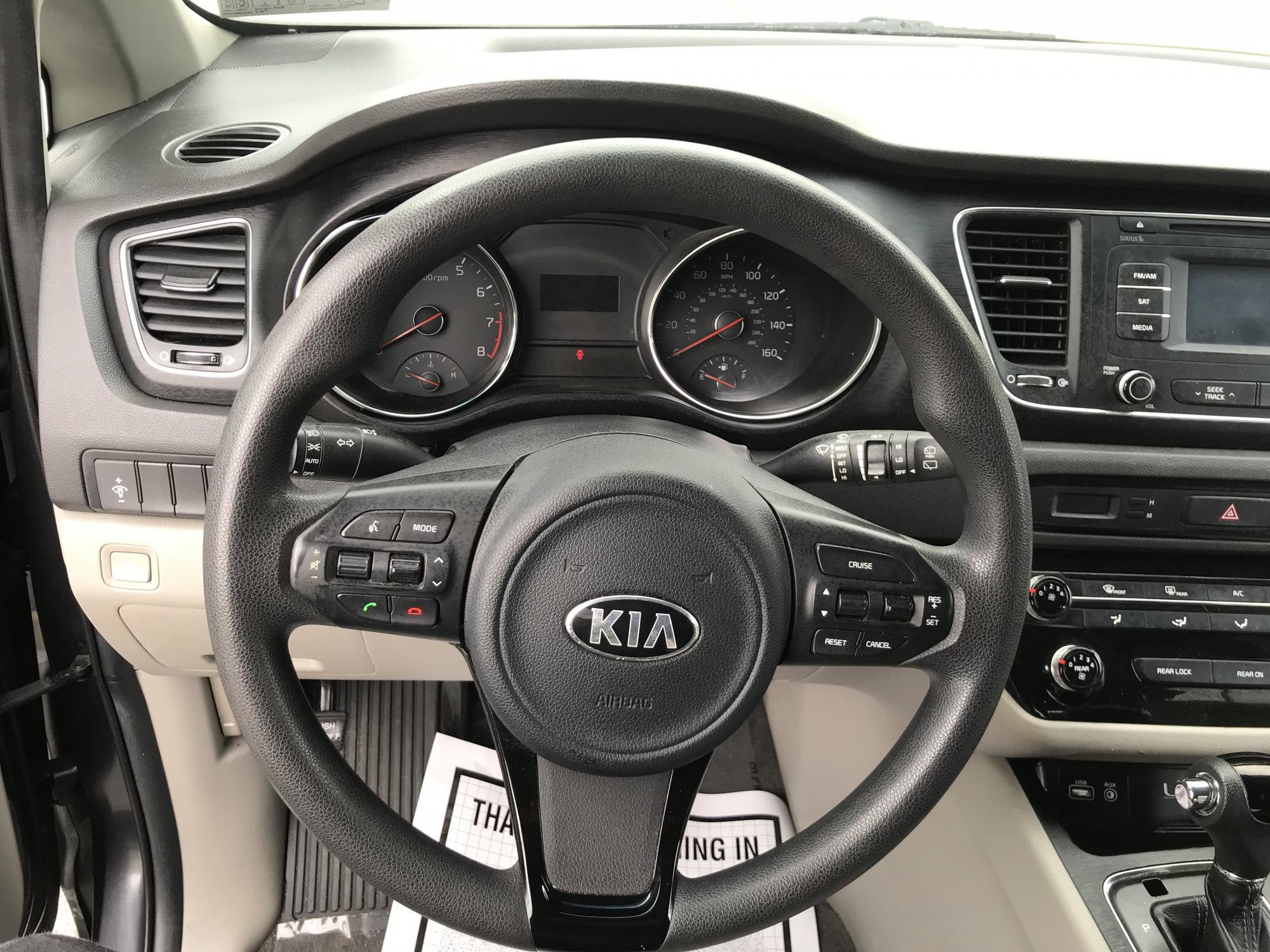 Used 2016 Kia Sedona LX w/ LX Convenience Package FWD image 11