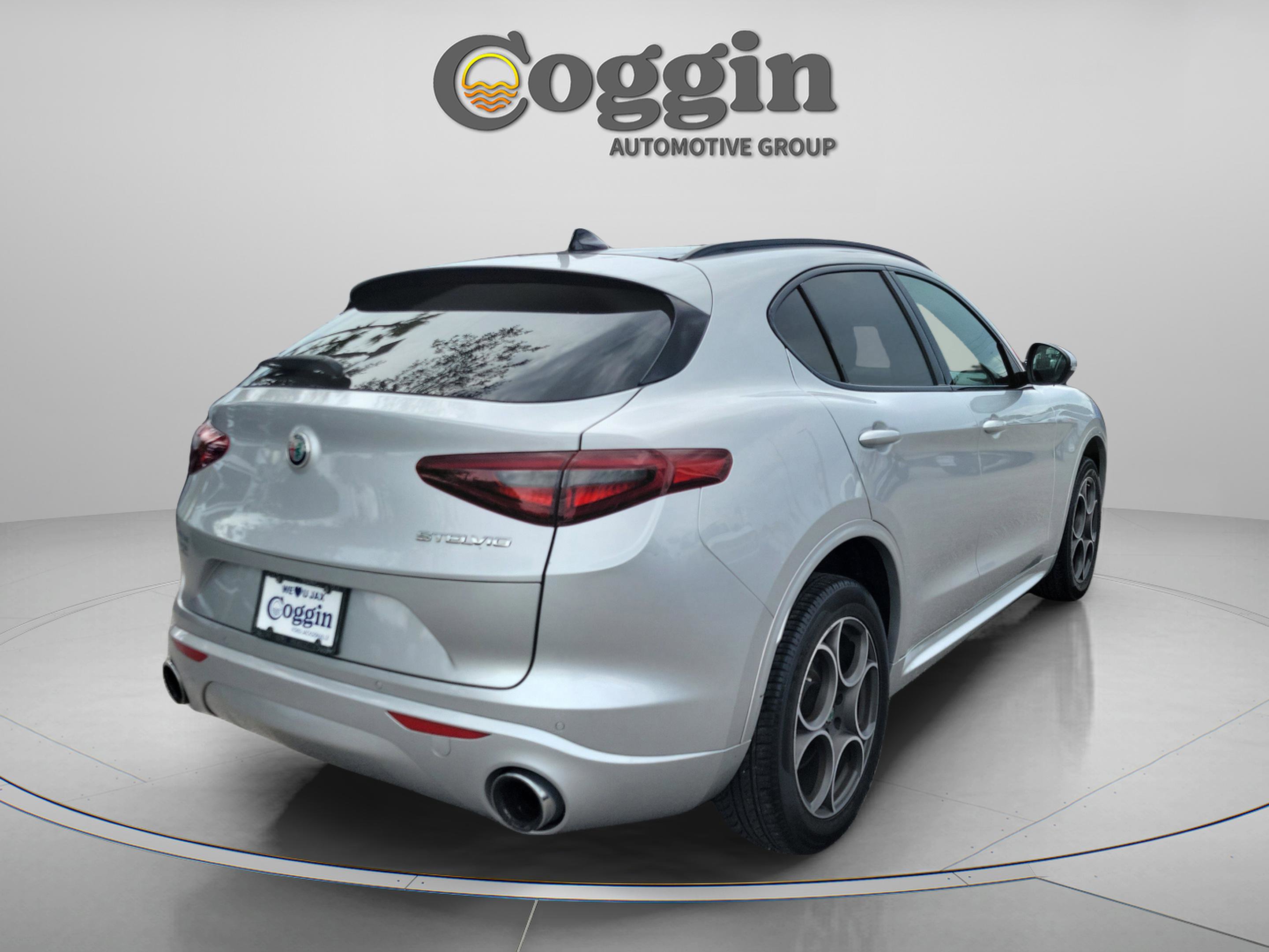 Used 2020 Alfa Romeo Stelvio Sport w/ Quick Order Package 22K Sport RWD image 3